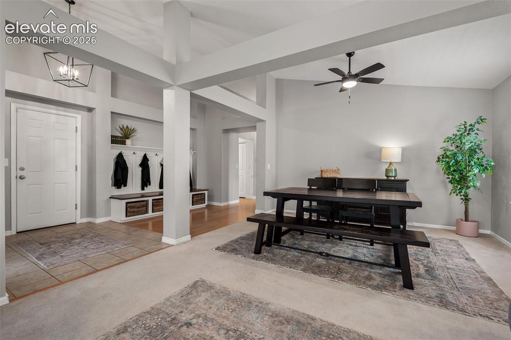 Image 18 of 50: Dining Area