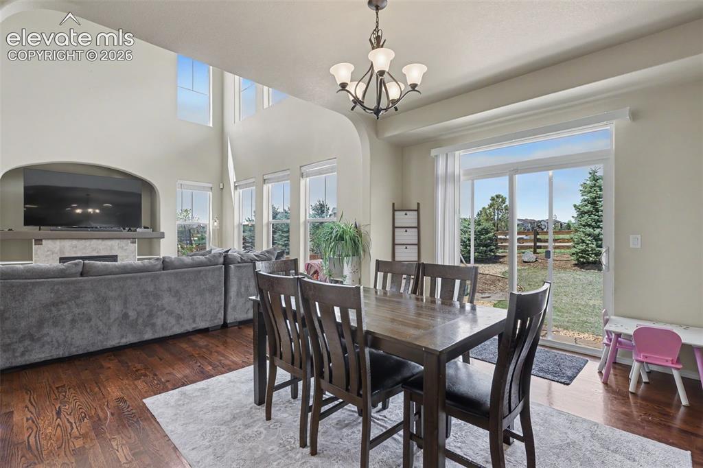 Image 11 of 47: Dining Area