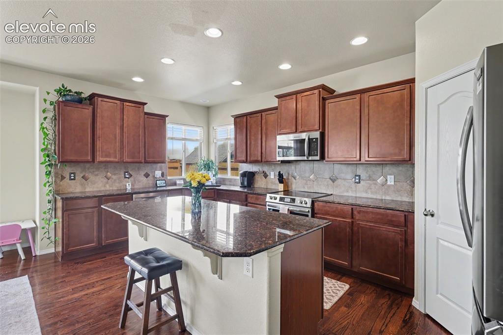 Image 12 of 47: Kitchen