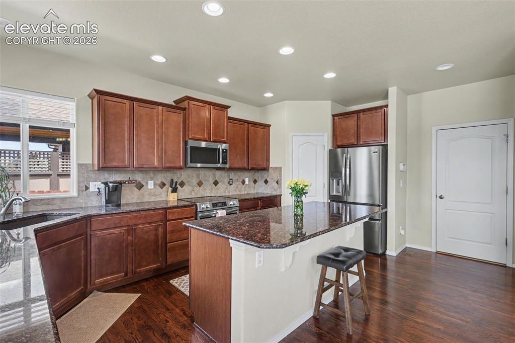 Image 14 of 47: Kitchen