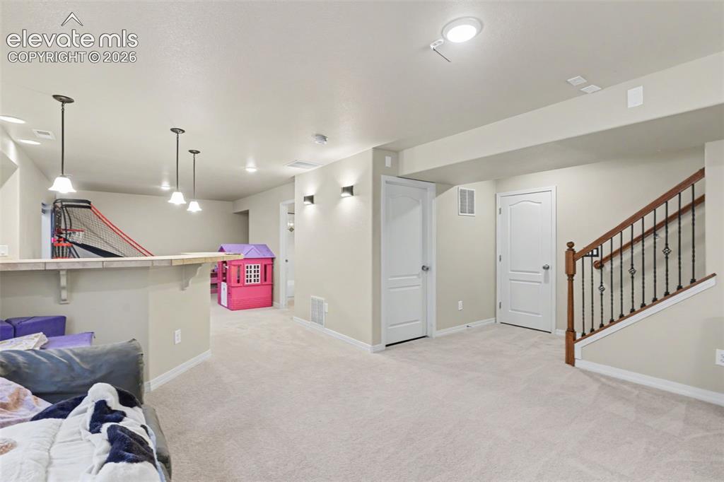 Image 31 of 47: Family Room