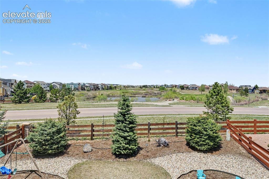 Image 41 of 47: Yard
