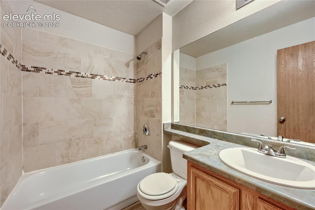 Image 11 of 24: Bathroom