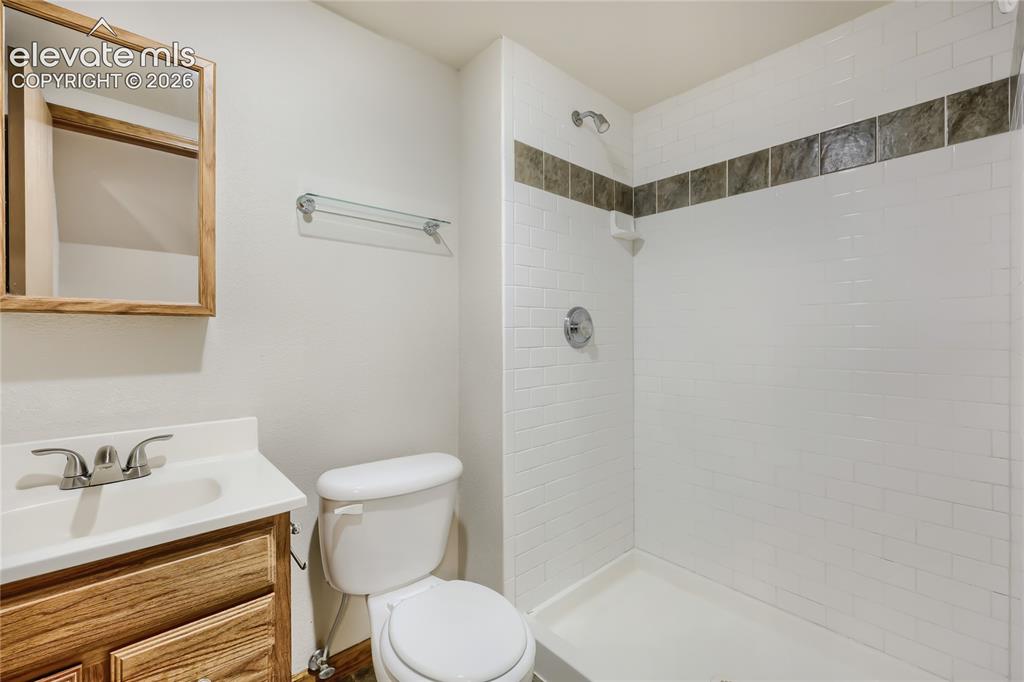 Image 14 of 24: Bathroom