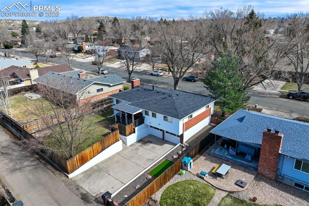 Image 37 of 37: Putting green