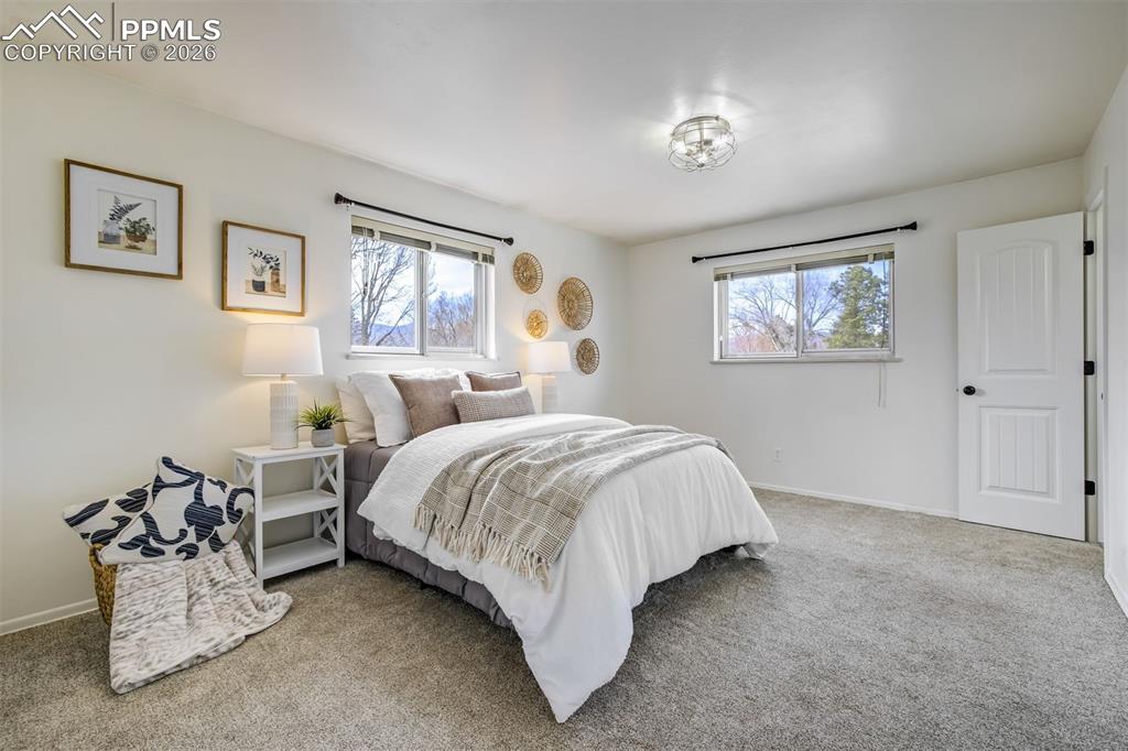 Image 5 of 37: Large kitchen with newer appliances