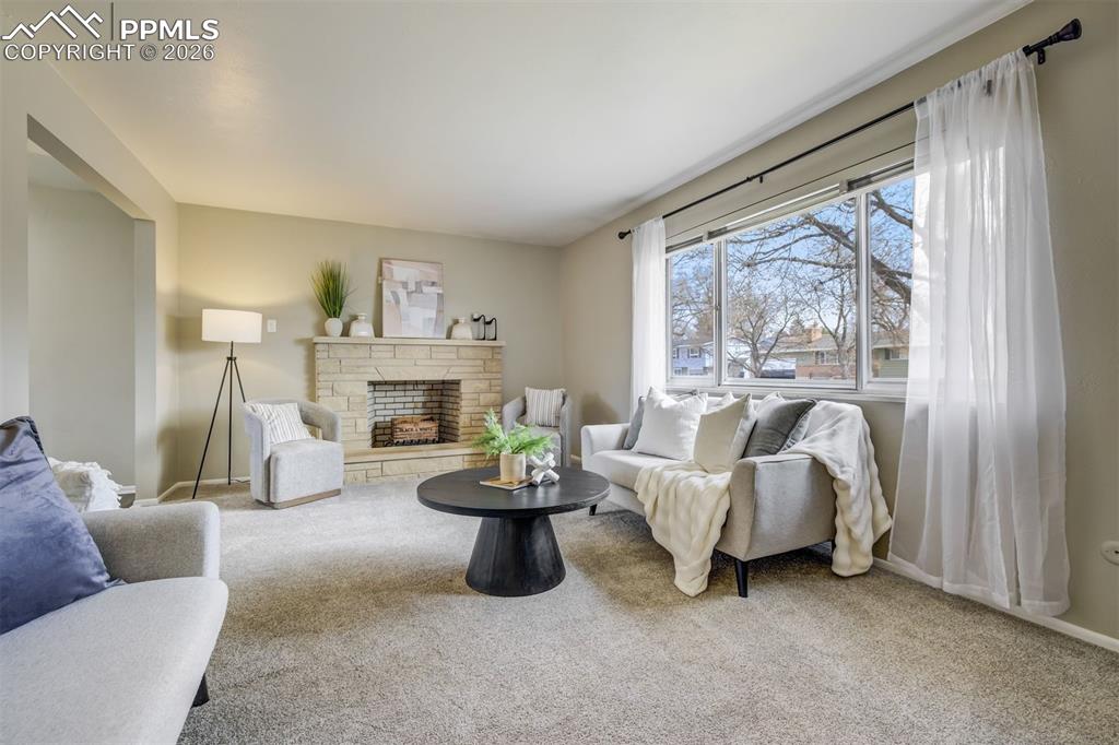 Image 8 of 37: Entry