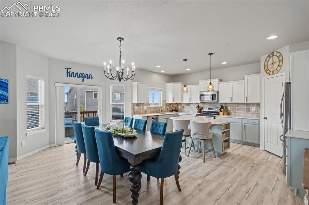 Image 15 of 50: Dining Area