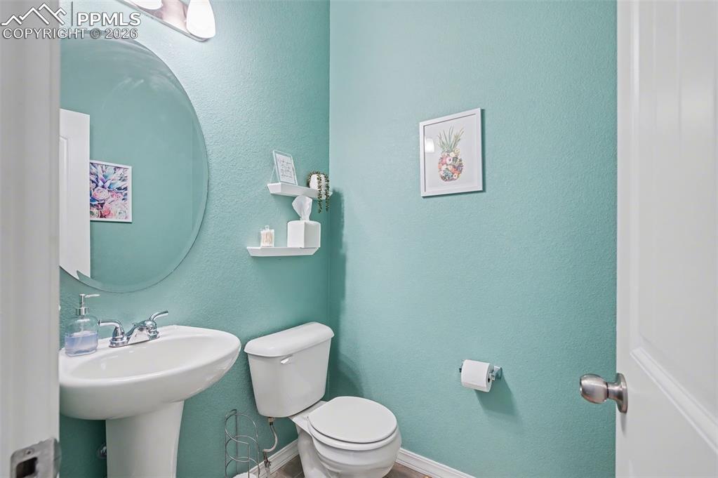 Image 16 of 50: Bathroom