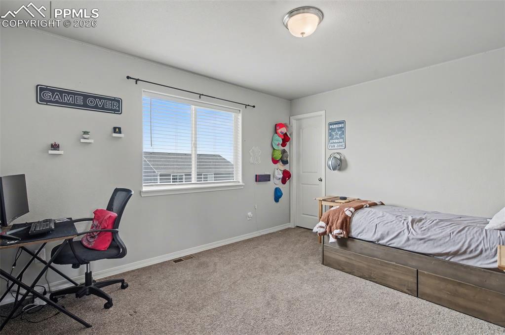 Image 25 of 50: Bedroom