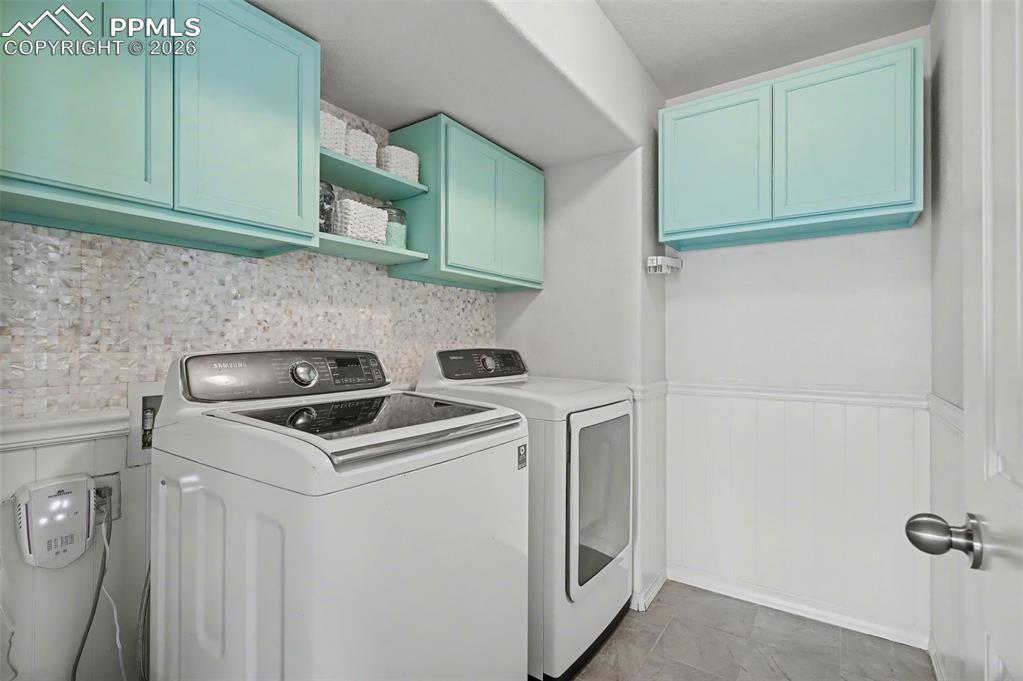 Image 27 of 50: Laundry