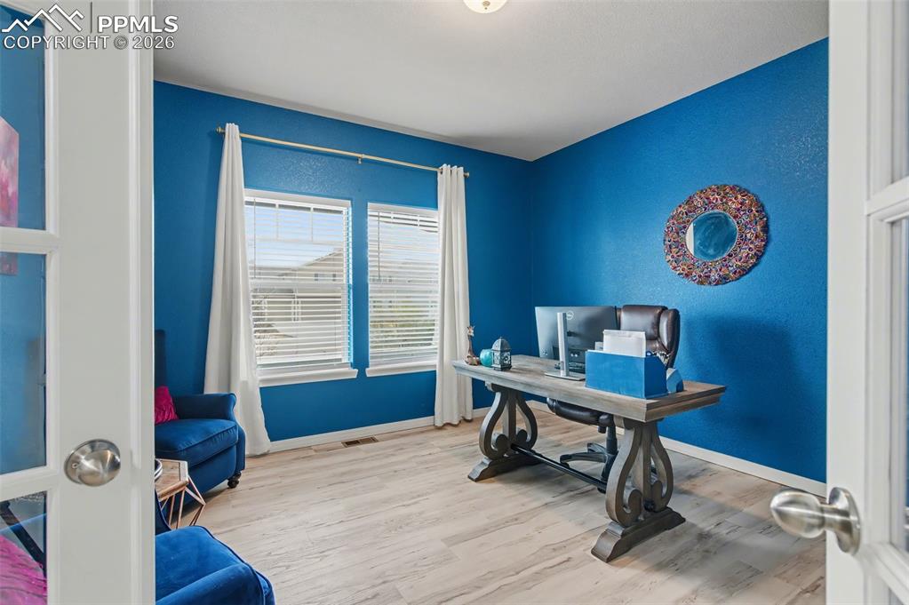 Image 6 of 50: Office