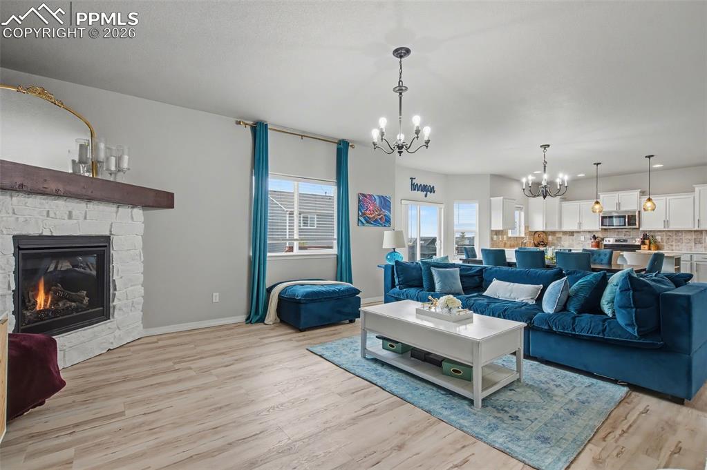 Image 9 of 50: Living Room