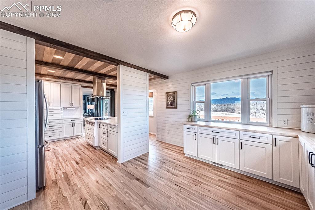 Image 10 of 47: Kitchen