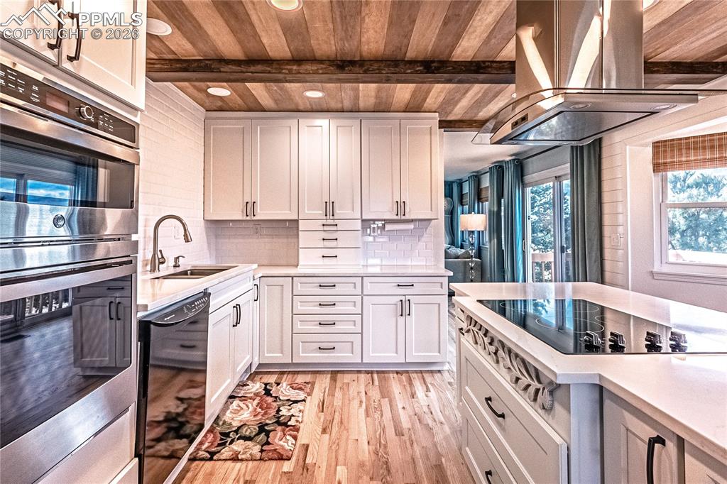 Image 11 of 47: Kitchen