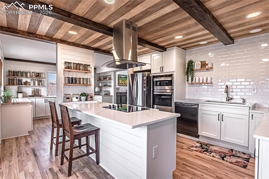 Image 12 of 47: Kitchen