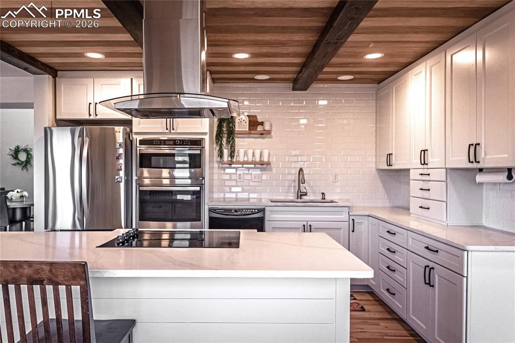 Image 14 of 47: Kitchen