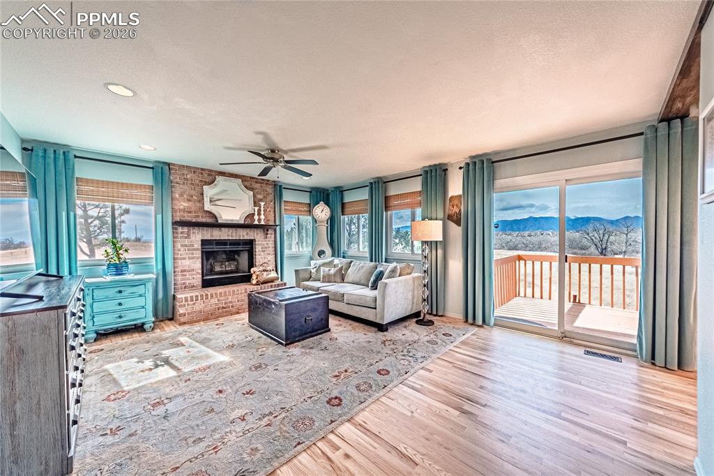 Image 15 of 47: Living Room