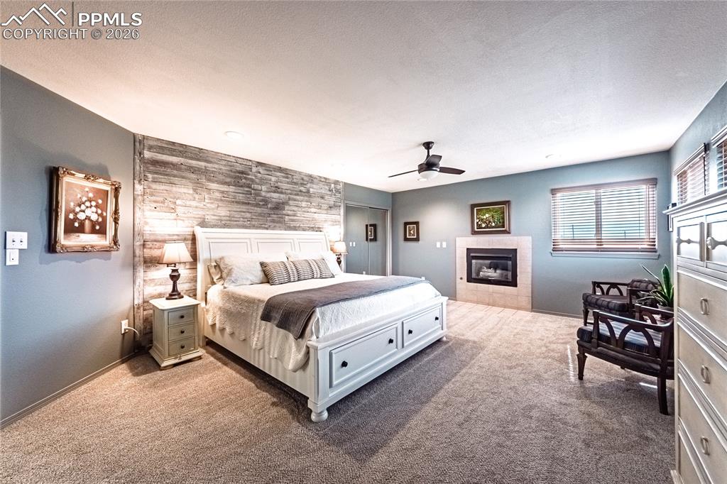 Image 21 of 47: Bedroom