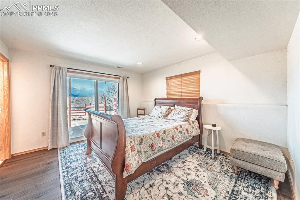 Image 31 of 47: Bedroom