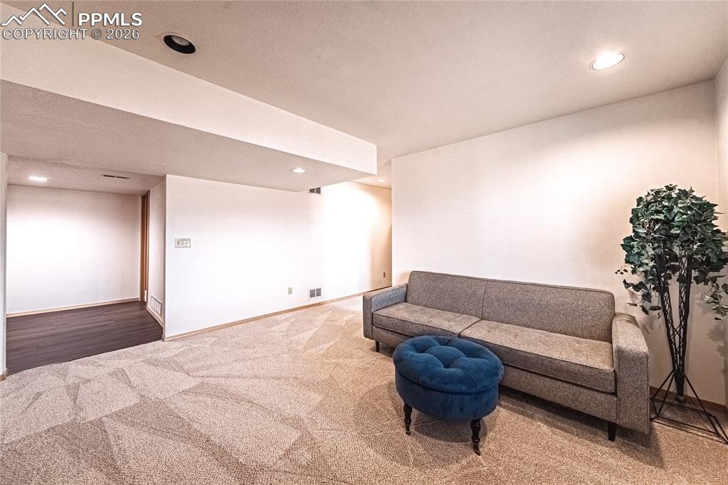 Image 35 of 47: Sitting Room