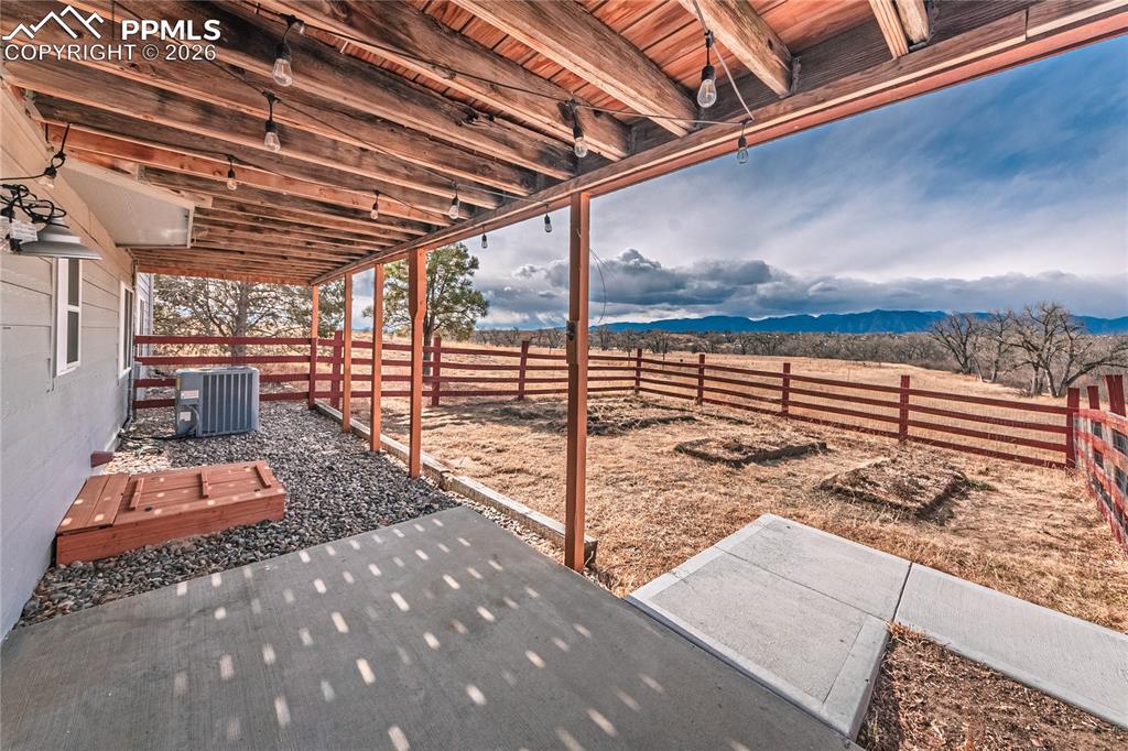 Image 40 of 47: Patio