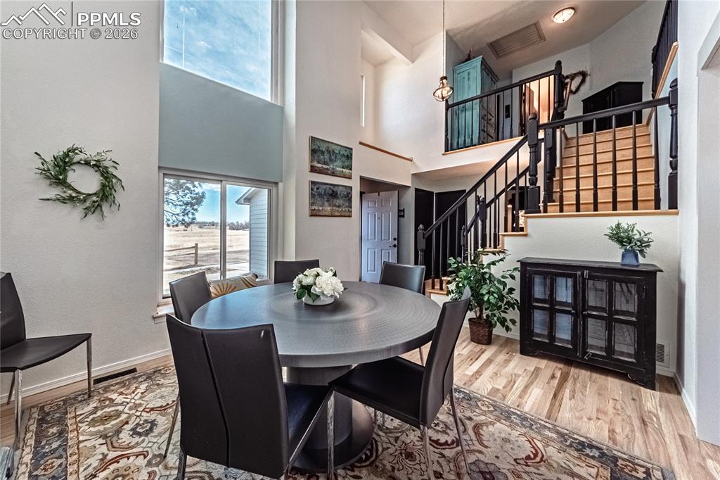 Image 5 of 47: Dining Area