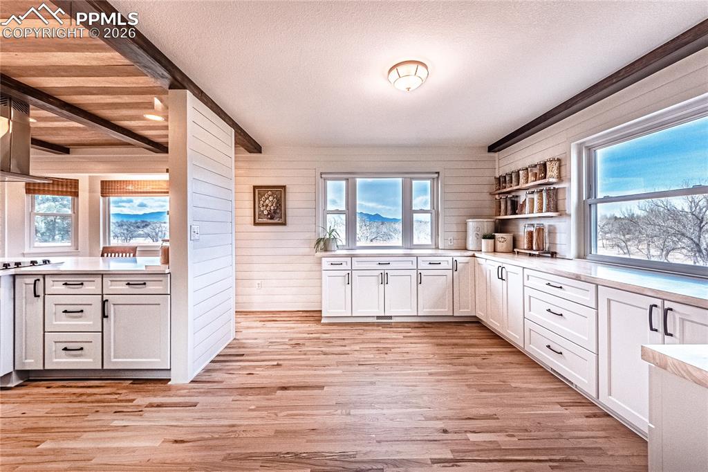 Image 6 of 47: Kitchen