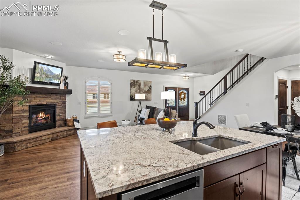 Image 12 of 44: Kitchen