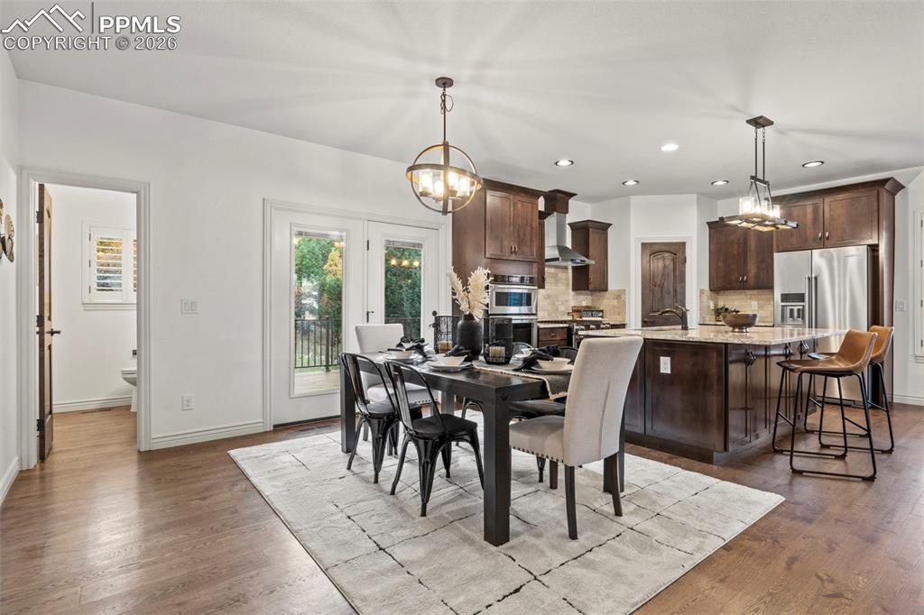 Image 16 of 44: Dining Area