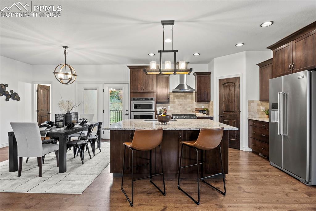 Image 18 of 44: Kitchen