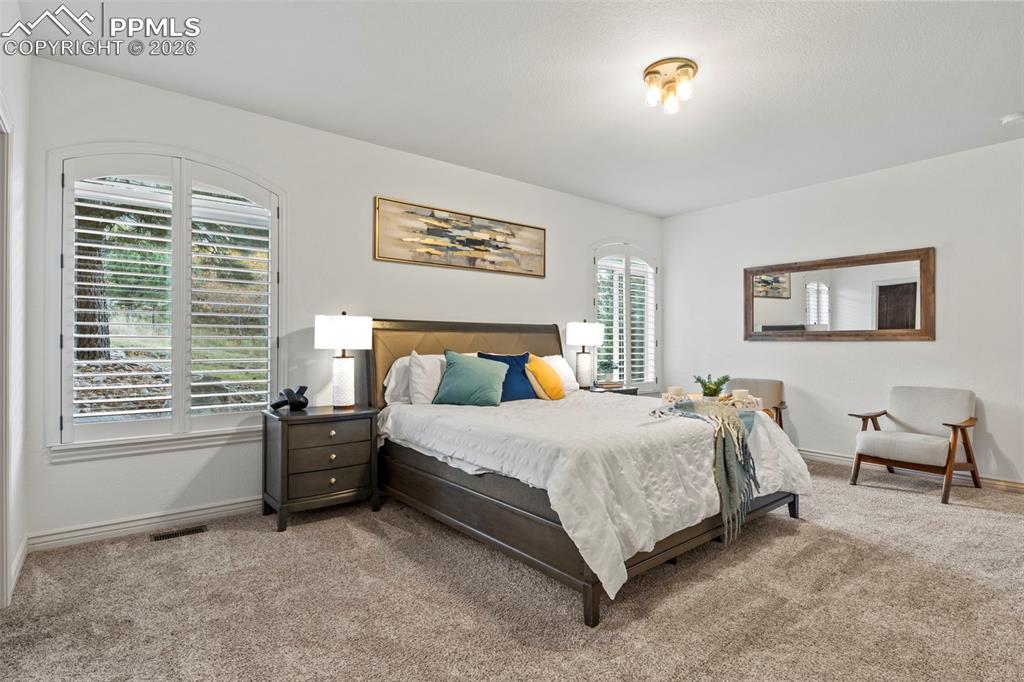 Image 25 of 44: Bedroom