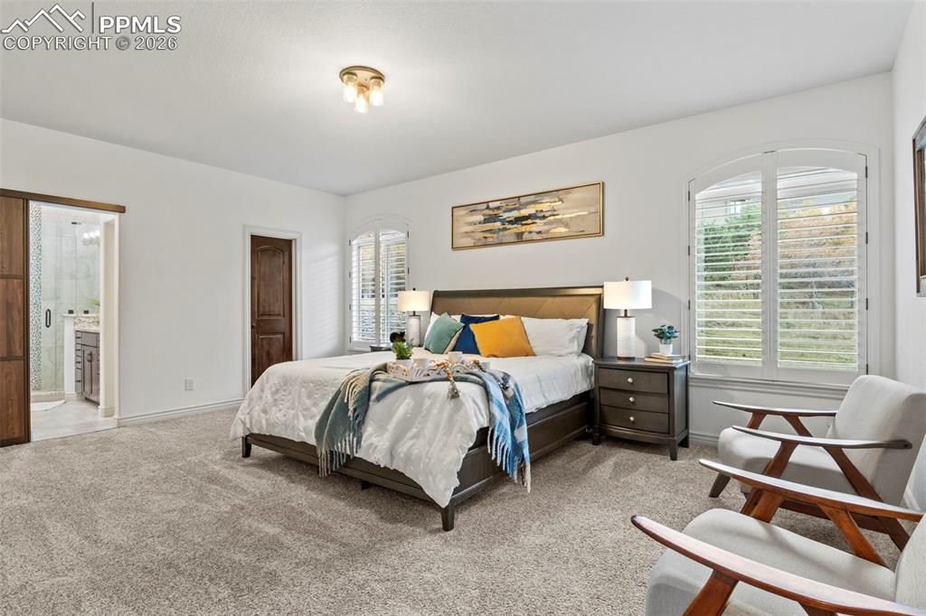 Image 26 of 44: Bedroom