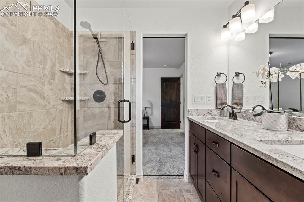 Image 27 of 44: Bathroom