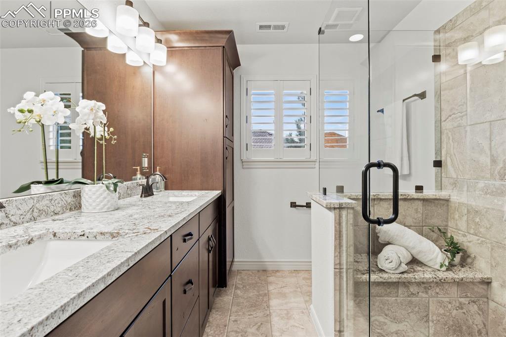 Image 30 of 44: Bathroom