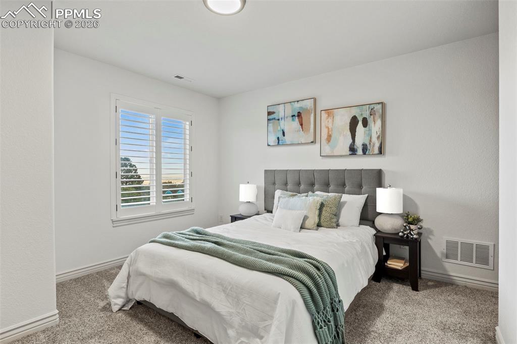 Image 35 of 44: Bedroom