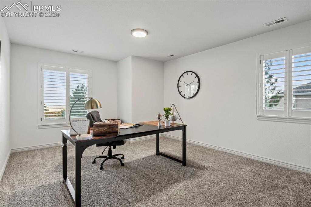 Image 37 of 44: Office