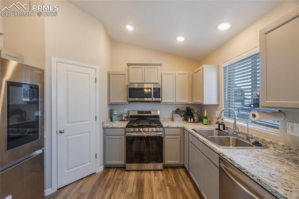 Image 9 of 35: Kitchen