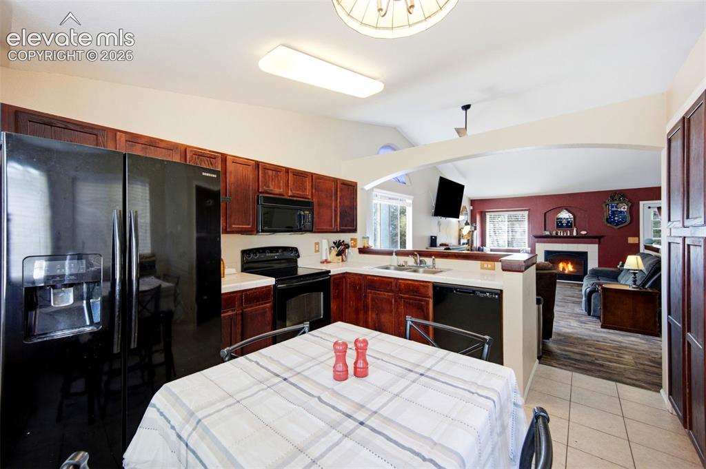 Image 11 of 44: Kitchen