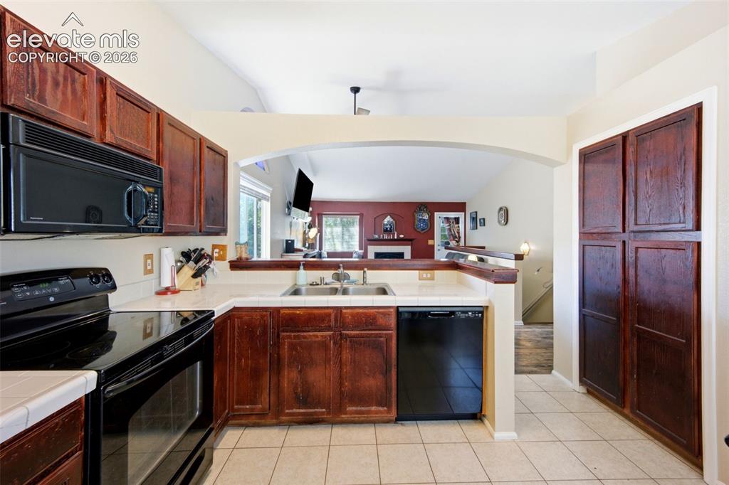 Image 12 of 44: Kitchen