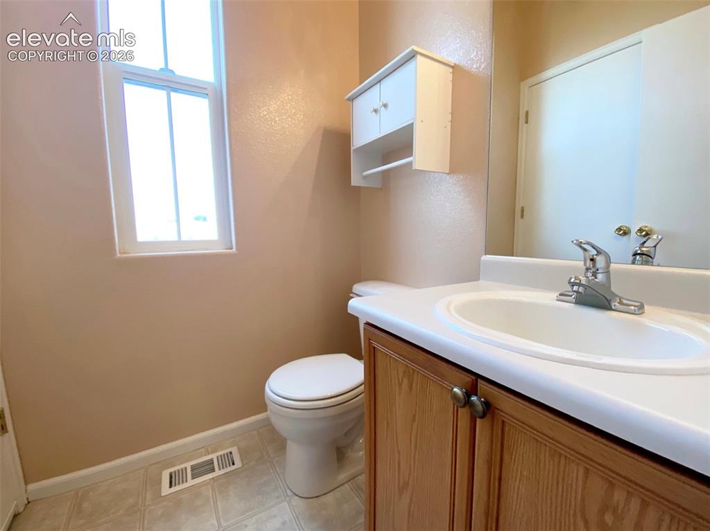 Image 14 of 19: Bathroom