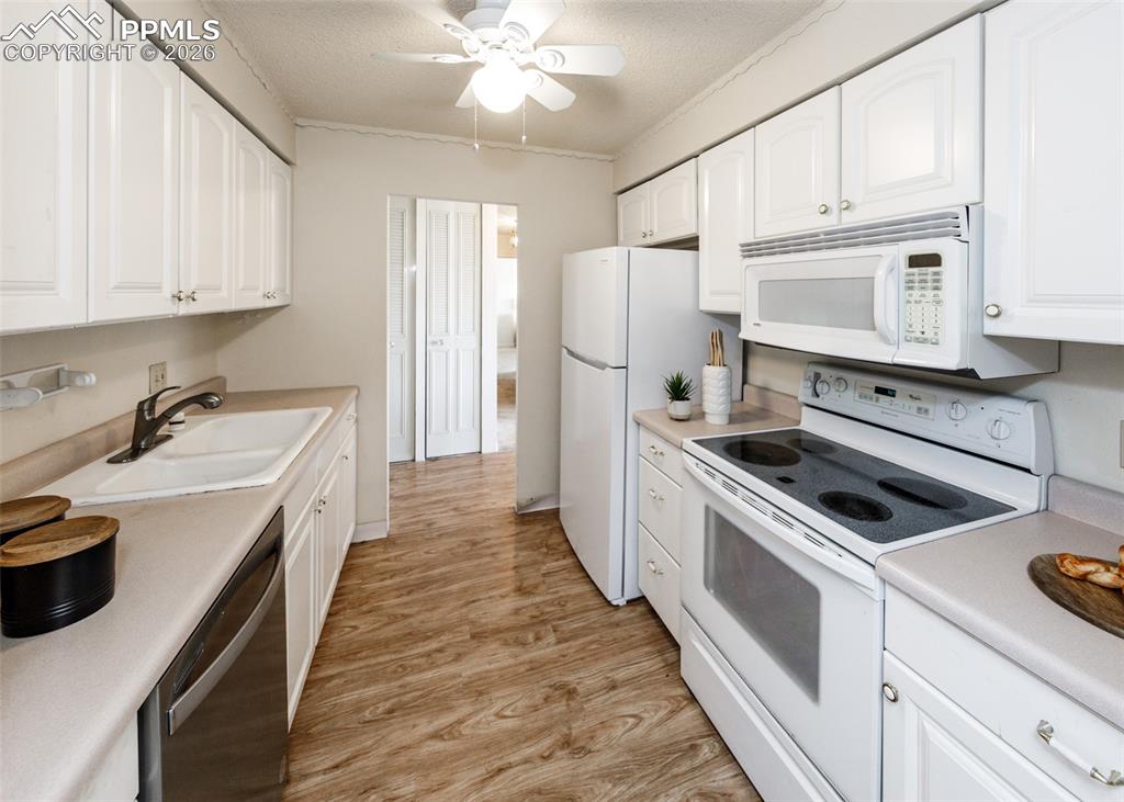 Image 11 of 49: Kitchen