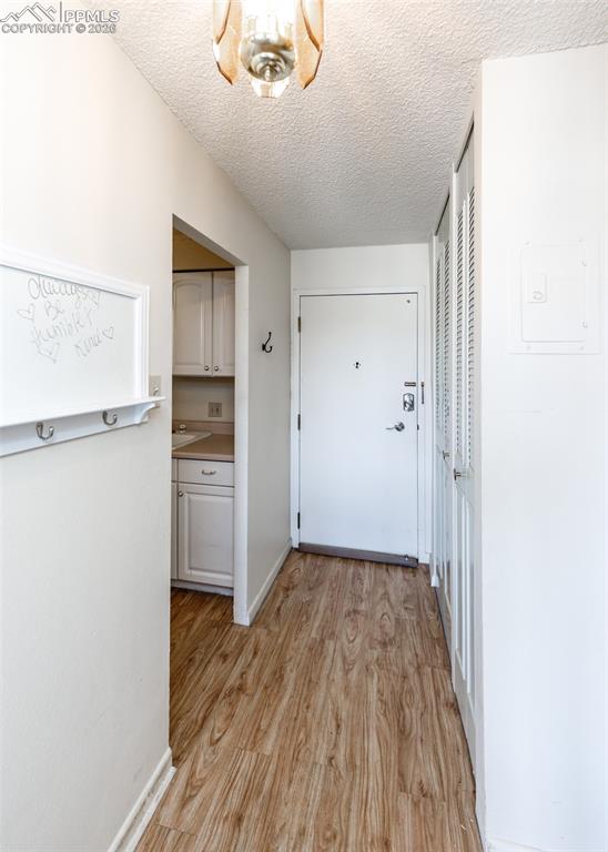 Image 14 of 49: Entrance Foyer