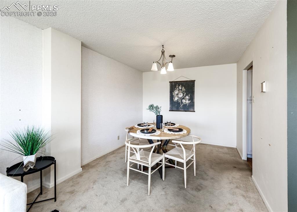 Image 26 of 49: Dining Area