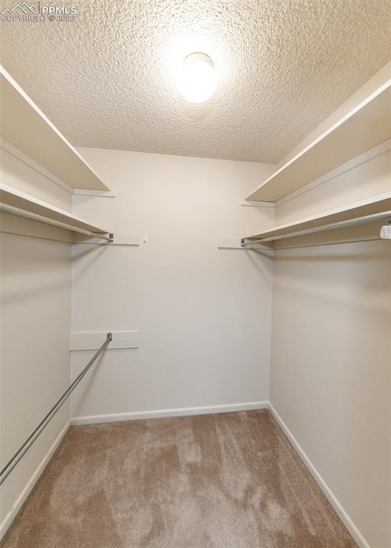 Image 47 of 49: Closet