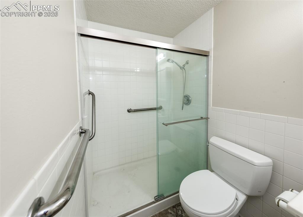 Image 49 of 49: Bathroom