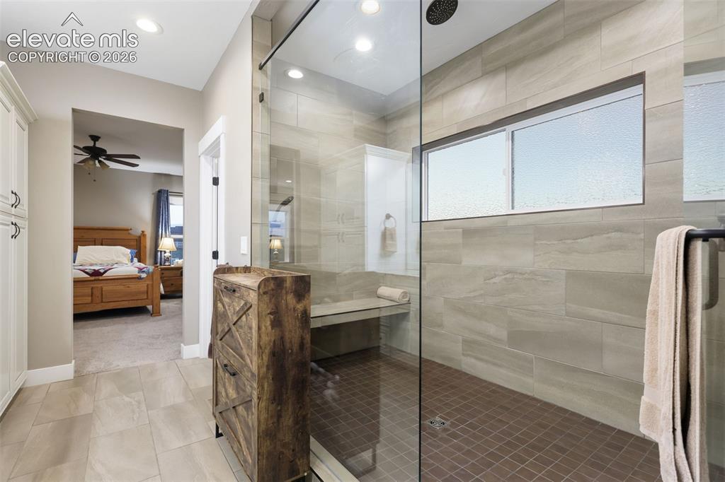 Image 15 of 38: Bathroom