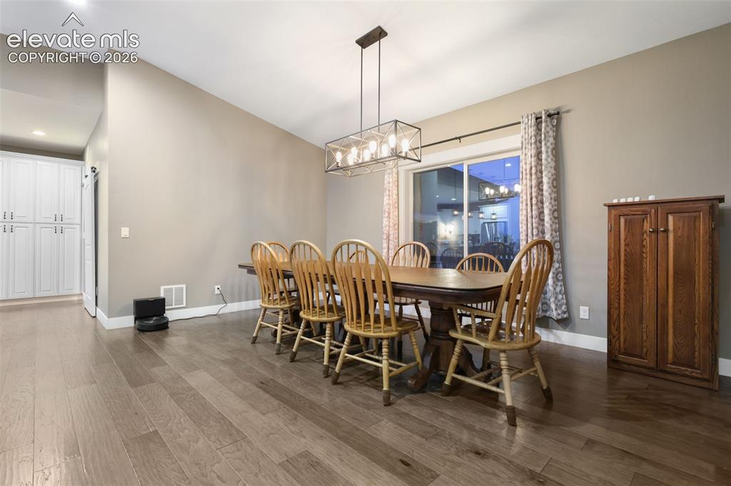 Image 4 of 38: Dining Area