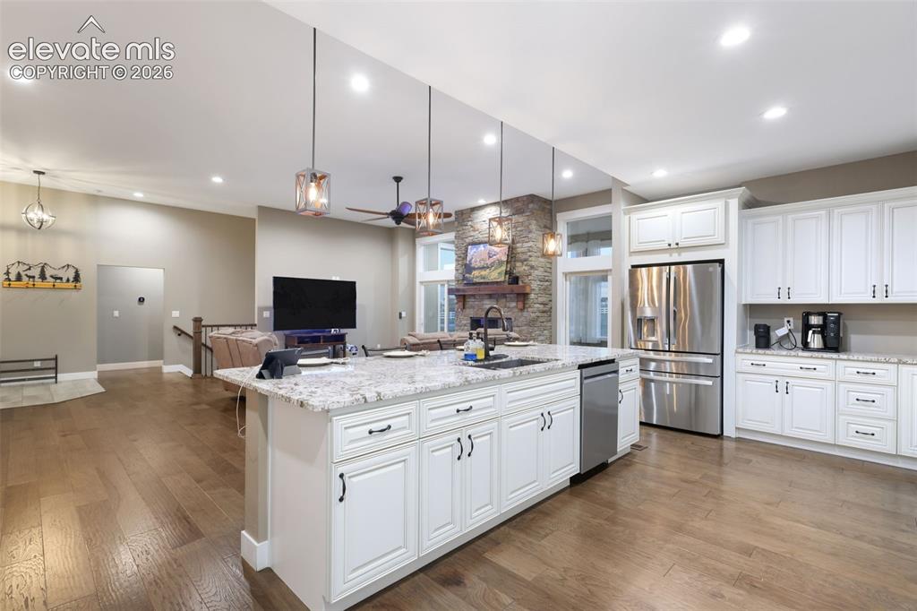 Image 7 of 38: Kitchen