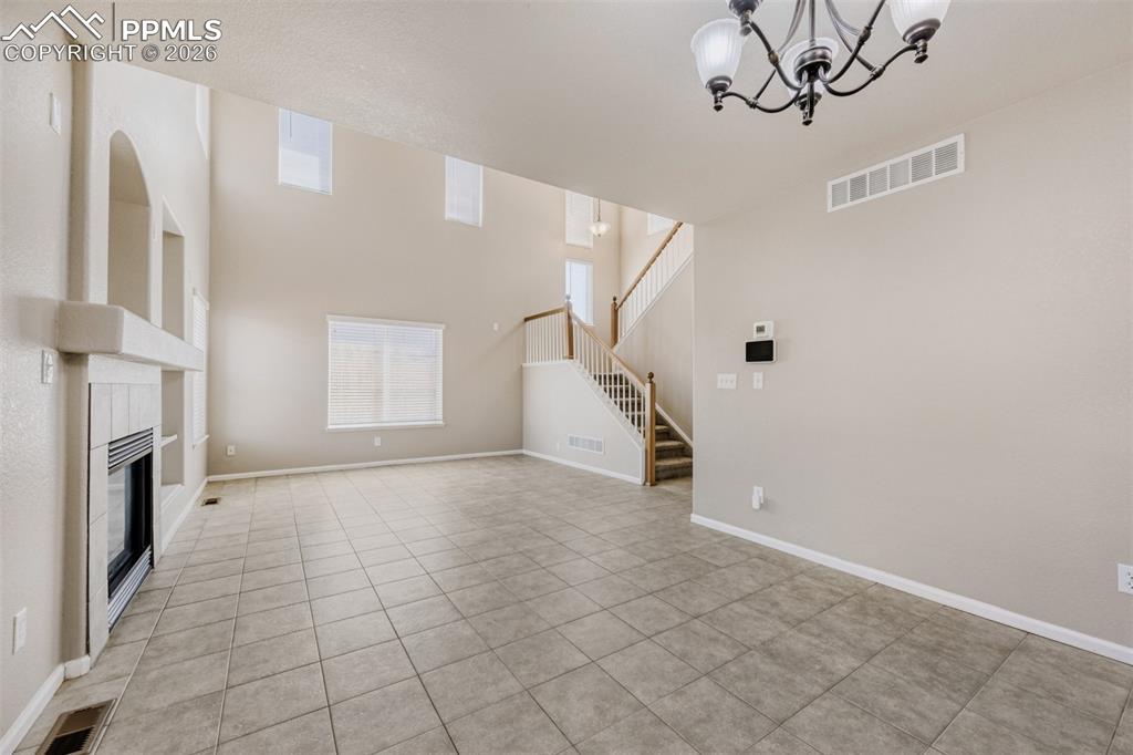 Image 6 of 28: Open floor plan perfect for entertaining family and guests.